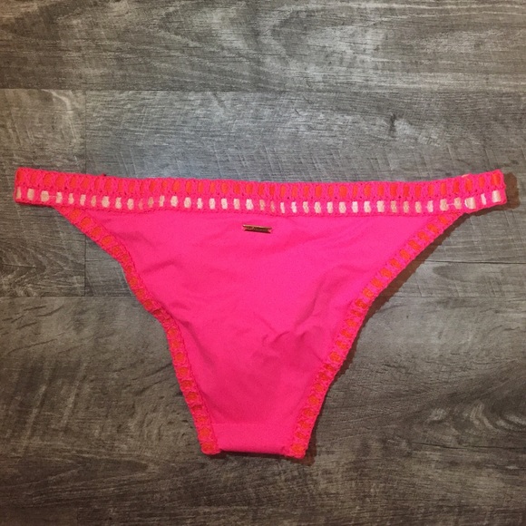 🔥MOVING SALE📦 🆕VS Crochet Bikini Set - Picture 6 of 8